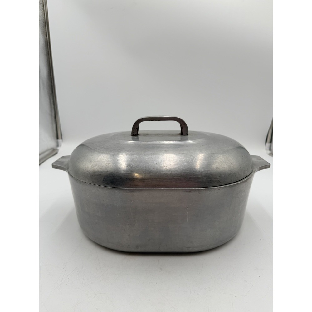 VINTAGE GHC USA 8 Qt MAGNALITE  Oval ROASTER Dutch Oven W/ Lid